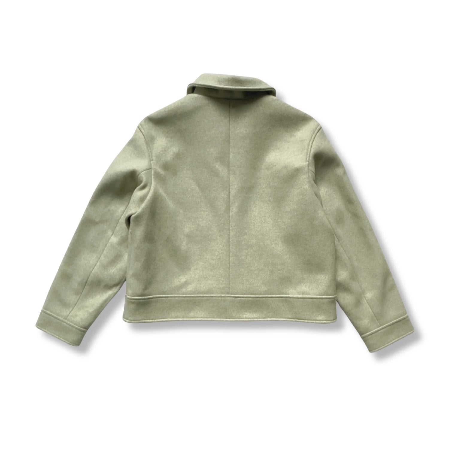 Achterzijde van een groene Pieces jas met rechte pasvorm